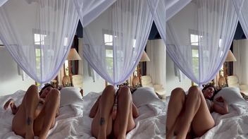 Fernanda Mota Farhat pelada na cama mostrando a bunda