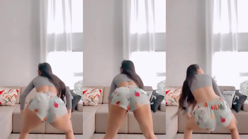 Taina Costa erome rebolando sua bunda grande de shortinho
