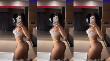 Jaine Cassu onlyfans toda gostosa mostrando a bunda