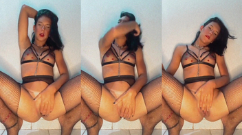 Jubs Eduarda de lingerie mostrando sua buceta linda