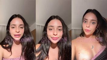 Xehli G mostrando seus peitos lindos demais