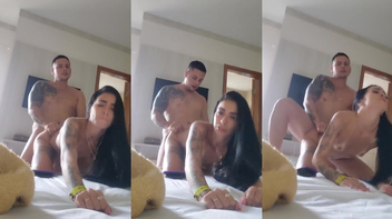Xgisa de quatro sendo fodida e gemendo alto
