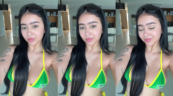 Novinha Becca Barreto se filmando pra ir na praia