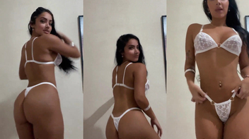Ya Malb safada de lingerie branca sensualizando