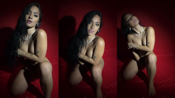 Ya Malb pelada num ensaio sensual toda gostosa