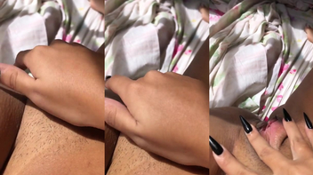 Linda Lua siririca gostosa gozando muito