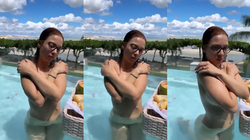 Cibelly Ferreira pelada na piscina mostrando seus peitos lindos