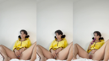 Ninfetinha Jameliz se masturbando gostoso demais