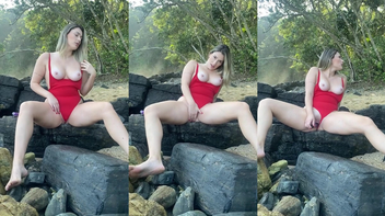 Dani Coelhinhaa Porn masturbando a buceta em cima da rocha