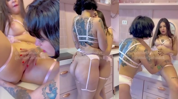 Martina Oliveira sexo lésbico com novinha Andriza Haack