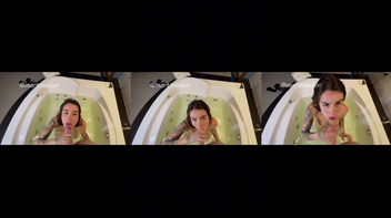 Martina Oliveira boquete guloso dentro da banheira