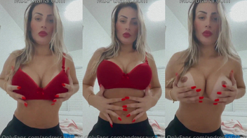 Andressa Urach mostrando os peitões gostosos